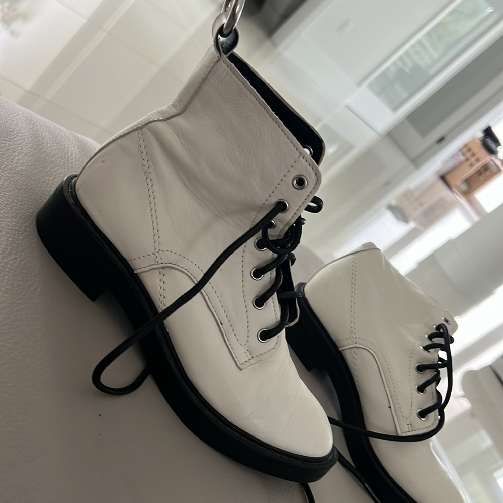 DOLCE VITA white combat boots Bootie Size 6.5 W - Picture 2 of 8